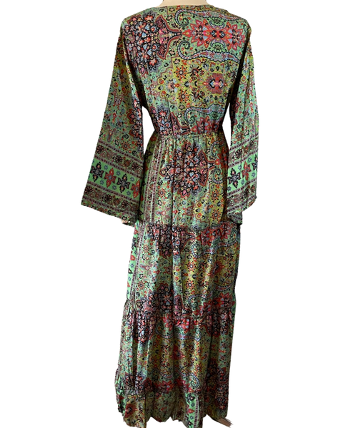 Silk Maxi dress with bell sleeves and buttons (Green)