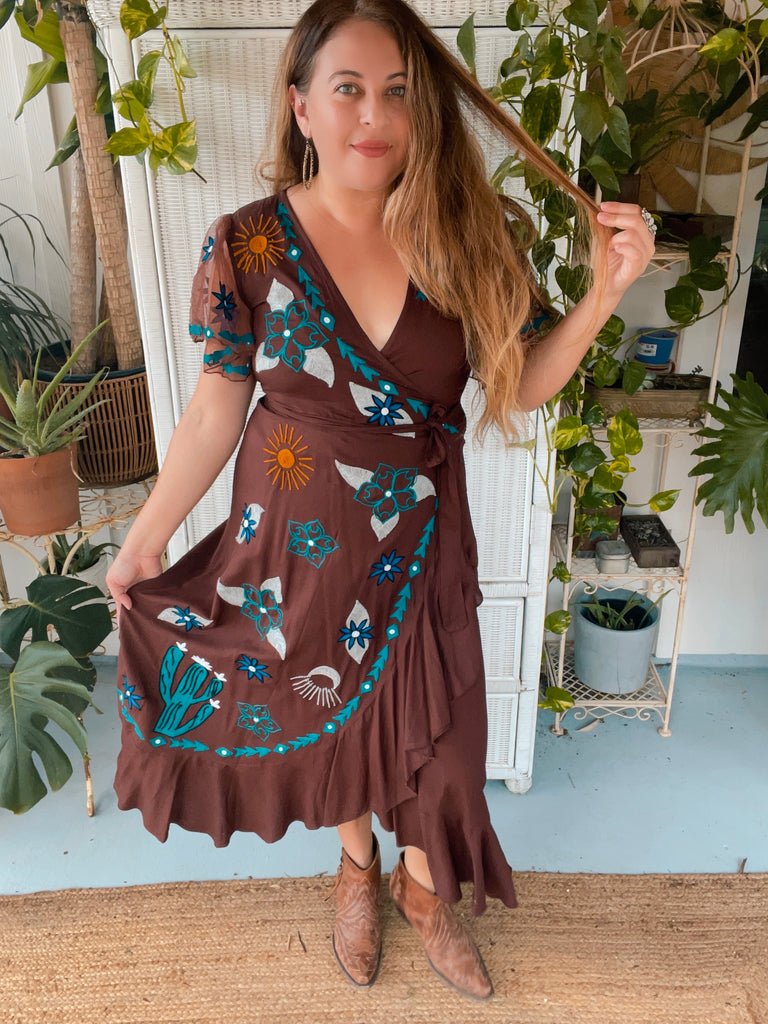 Moon and Sun Chain Stitch embroidered wrap dress | pinkandsilverfashion Moon and Sun Chain Stitch embroidered wrap dress | pinkandsilverfashion